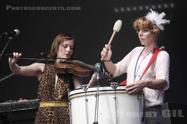 BAT FOR LASHES - 2007-08-26 - SAINT CLOUD - Domaine National - Scene de la Cascade - 